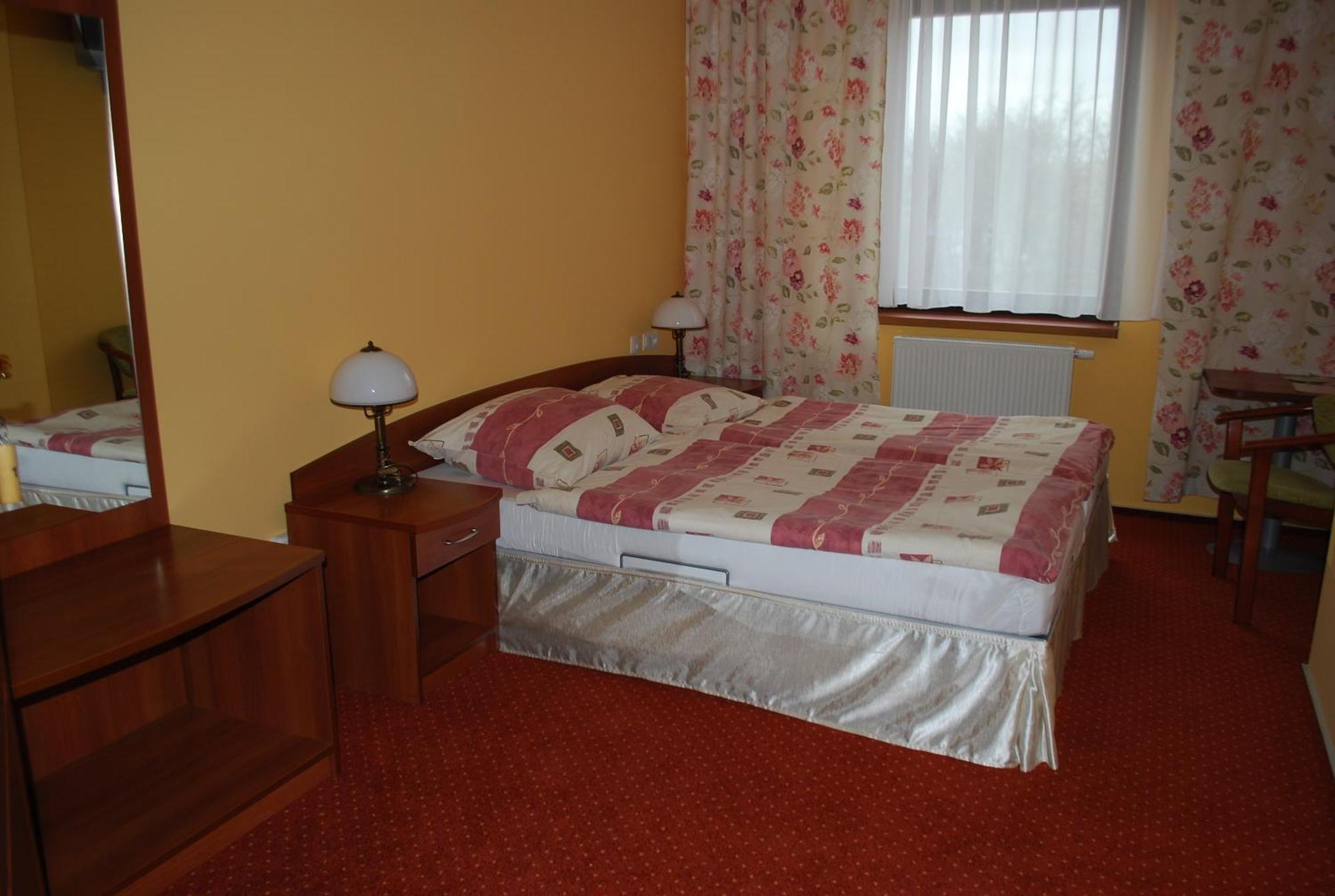 סלוביצה Hotel Anka מראה חיצוני תמונה